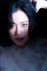 Phan Ngân hóa nàng thơ nhẹ nhàng kiều diễm trong bộ ảnh mới 