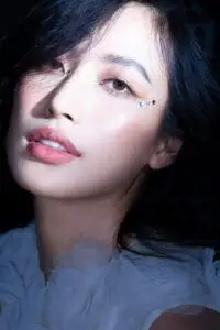 Phan Ngân hóa nàng thơ nhẹ nhàng kiều diễm trong bộ ảnh mới 