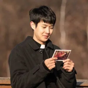 Review Bàn Tay Diệt Quỷ (The Divine Fury): Park Seo Joon hoá thân xuất sắc thành võ sĩ quyền anh MMA cùng nội dung trừ tà ám ảnh 