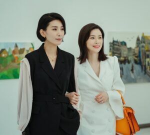 Giải mã phong cách thời trang hàng hiệu trong siêu phẩm Mine: Hoa hậu Lee Bo Young liệu xuất sắc hơn 2 mỹ nhân còn lại?