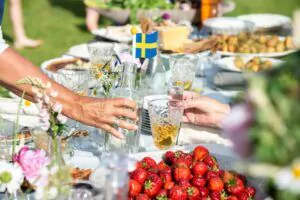 Cách người Thuỵ Điển tận hưởng lễ hội Midsummer an toàn và độc đáo trong thời Covid-19