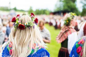 Cách người Thuỵ Điển tận hưởng lễ hội Midsummer an toàn và độc đáo trong thời Covid-19
