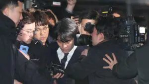 Với 9 tội danh, Seungri bị tuyên án 3 năm tù và nộp phạt hơn 1,1 tỷ won (~22 tỷ đồng)