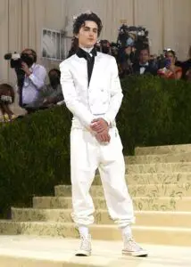 Thảm đỏ Met Gala 2021: Kendall Jenner diện đầm xuyên thấu đọ dáng cùng Rosé (BlackPink) 