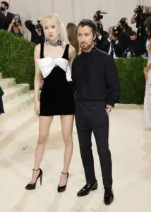 Thảm đỏ Met Gala 2021: Kendall Jenner diện đầm xuyên thấu đọ dáng cùng Rosé (BlackPink) 