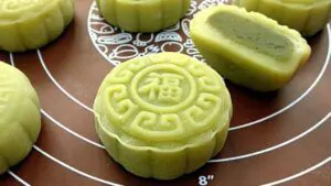 Làm bánh Trung thu tại nhà: bí quyết tạo màu vỏ bánh bằng nguyên liệu tự nhiên an toàn cho sức khỏe