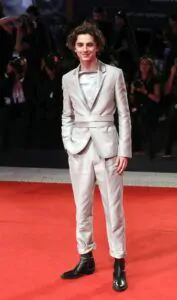 Chàng thơ Timothée Chalamet tự stylist phong cách khiến fan mê mẩn