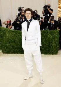 Chàng thơ Timothée Chalamet tự stylist phong cách khiến fan mê mẩn