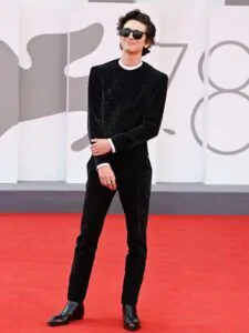 Chàng thơ Timothée Chalamet tự stylist phong cách khiến fan mê mẩn