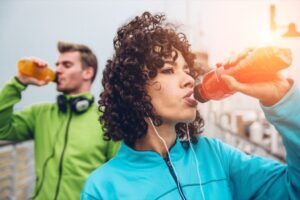 Nguyên nhân gây mòn răng mà ai cũng phạm phải: chạy bộ, uống nhiều nước trái cây, nước tăng lực? 