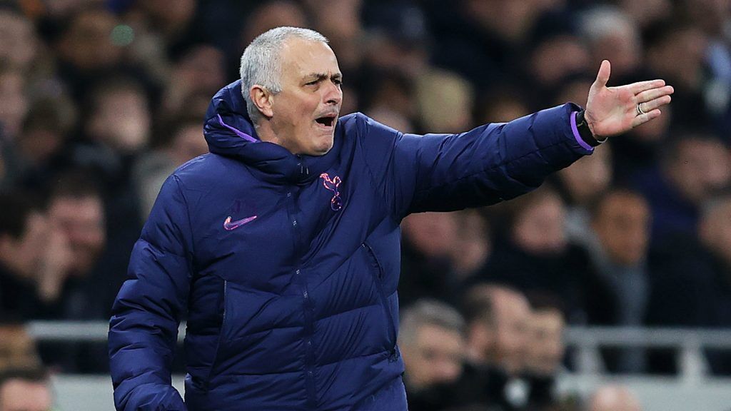 Mourinho chỉ trích lịch thi đấu bất công với Tottenham