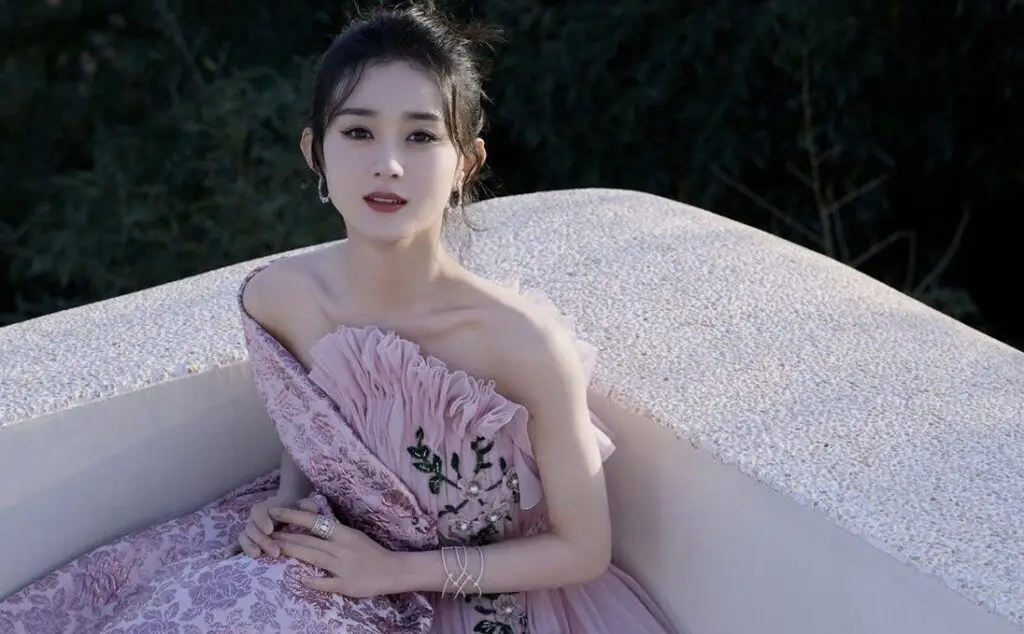 Triệu Lệ Dĩnh diện đầm công chúa hồng phấn thế này ai nghĩ cô nàng đã 34 tuổi