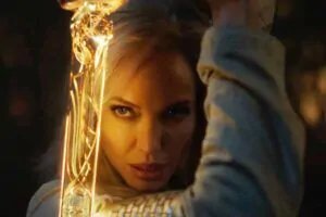 Xuất hiện chỉ vài giây, Angelina Jolie bùng nổ nhan sắc nữ chiến binh trong bom tấn Eternals