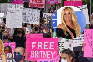 Người hâm mộ tràn xuống đường yêu cầu quyền tự do cho Britney Spears