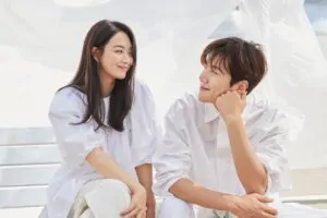 Hometown Cha-Cha-Cha: Shin Min Ah tận tâm chăm sóc tài tử Kim Won Bin điều trị ung thư, nam chính không ai khác là "nam phụ quốc dân" Kim Seon Ho