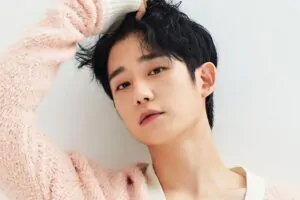 Jung Hae In diễn viên sánh đôi cùng Jisoo (BlackPink) hay chị đẹp Son Ye Jin sở hữu profile thế nào?