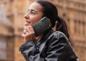 UNIQ Ra Mắt Ốp Lưng iPhone 17 Với Thiết Kế Đơn Giản Thông Minh Và Độ B