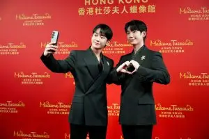 Madame Tussauds Hong Kong Chào Đón Ngôi Sao K-Wave Mới, Tượng Sáp Đầu Tiên Của Jung Hae In Ra Mắt