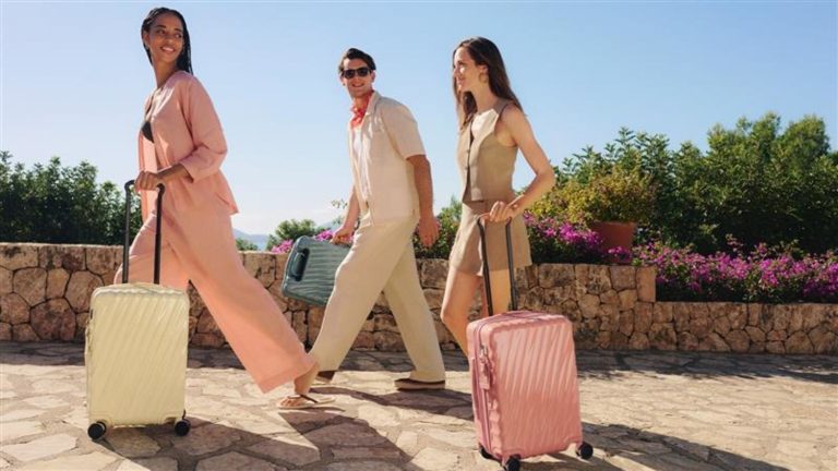 TUMI Ra Mắt BST Mediterranean Escape Tôn Vinh Vẻ Đẹp Quyến Rũ Của Bờ Biển Và Sự Thuận Tiện Của Những Chuyến Đi