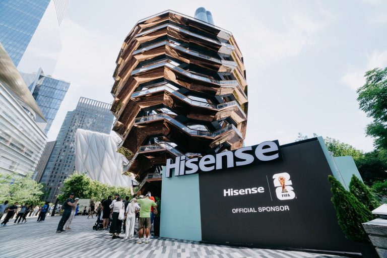 Sự Kiện Pop-up Theo Chủ Đề RGB Của Hisense Thắp Sáng Điểm Đến Biểu Tượng Mới Của FIFA World Cup 2026™