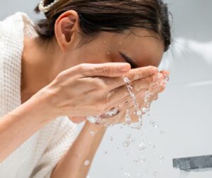 Bí Quyết Rửa Mặt Đúng Cách Để Duy Trì Làn Da Khỏe Đẹp Mỗi Ngày
